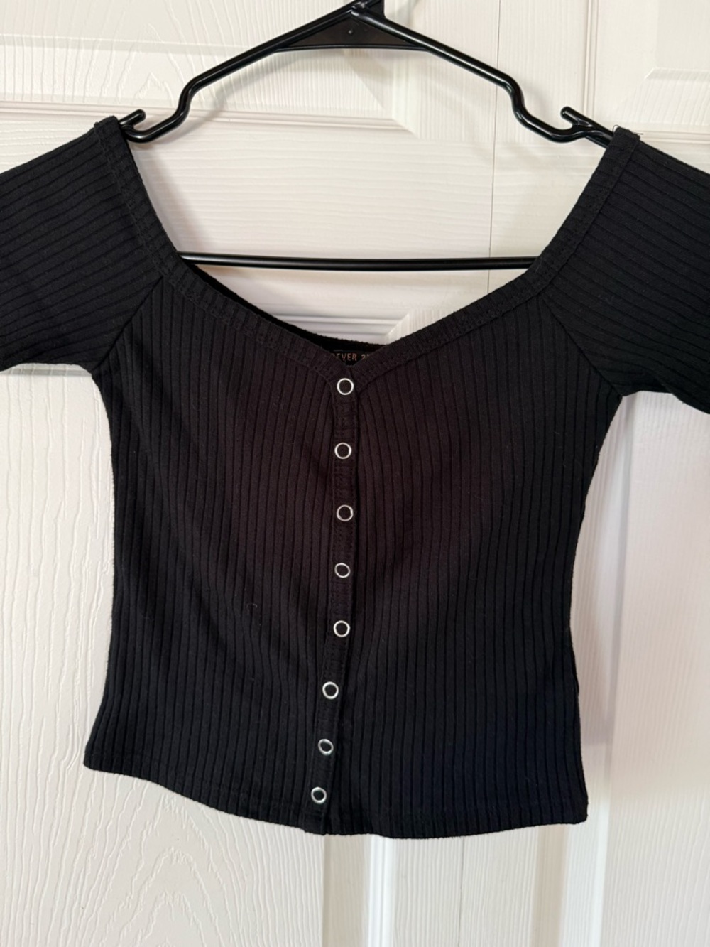 Forever 21 Black Ribbed Off-Shoulder Button-Front Crop Top - Picture 3 of 3